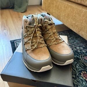 Teva Women's Hiking Boots NWT